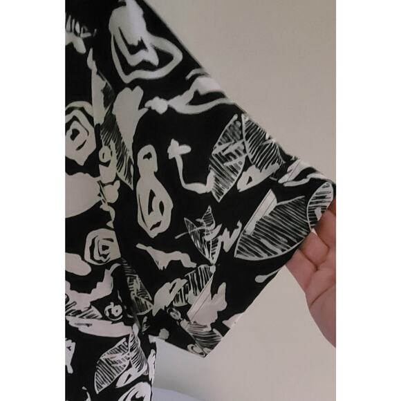 LADY SHAPELY Floral print Button-front Black & White Tunic Blouse/Shirt--Sz 24W - Picture 5 of 6